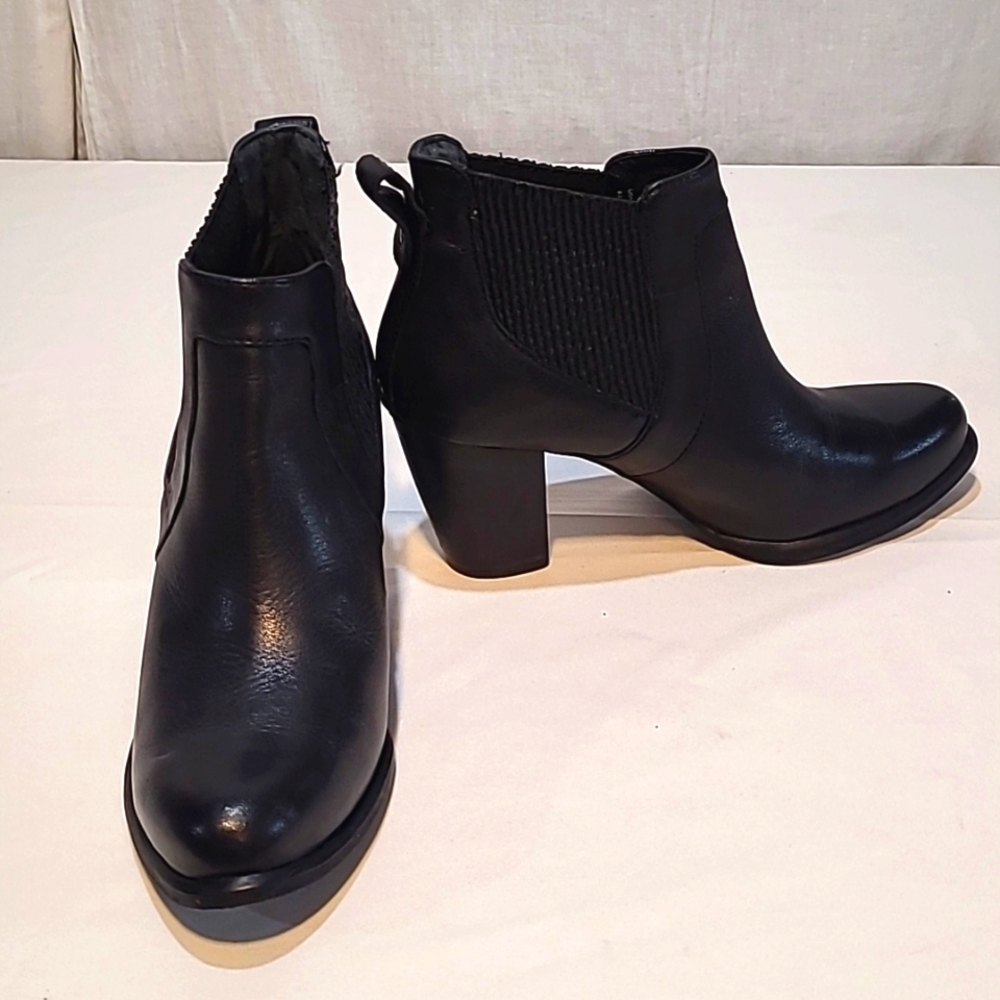 UGG Black Leather Boots - Picture 4 of 7